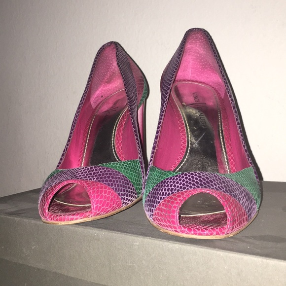 Vince Camuto Oaks Peep toe Pump - Picture 3 of 7